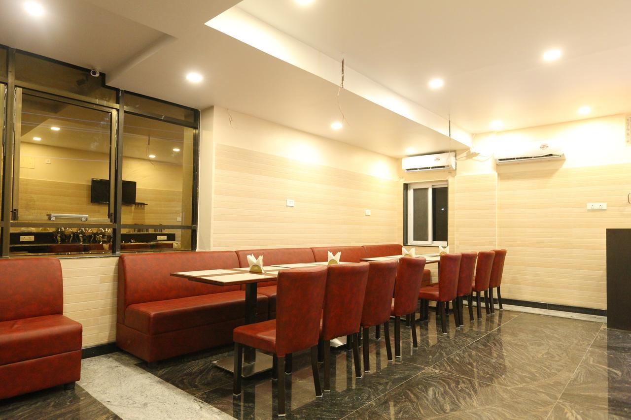 Oyo 15115 Hotel Ramcharan Residency 蒂鲁帕蒂 外观 照片